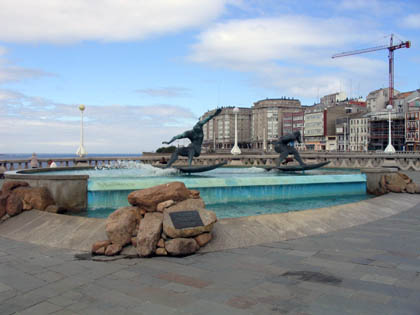 estatuasurfistas3_420.jpg